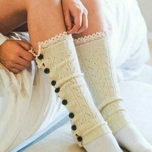 Leg warmers // cream // lace // buttons